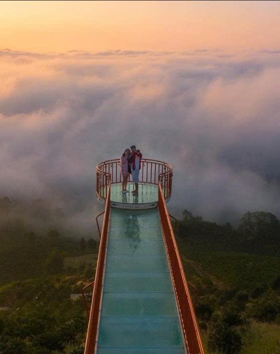 Cầu kính Săn Mây